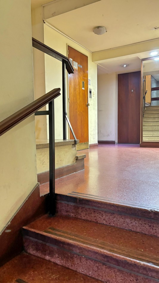 Venta Libertad al 300 - Depto 2 ambientes Balcon Piso 5to 40m2 u$s62.000 Exp: $140.000 Contrafrente